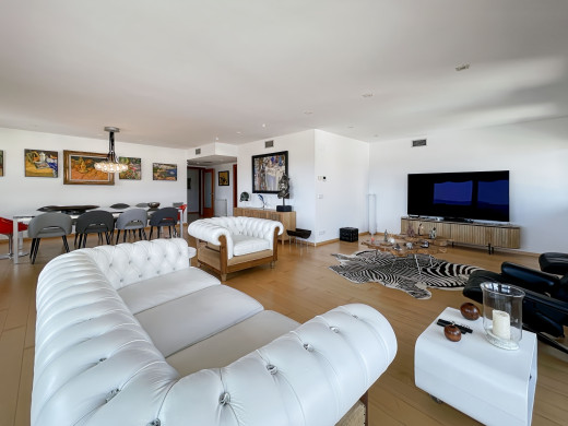 Luxuswohnung in Figueres mit 2 Parkplätzen und Abstellraum