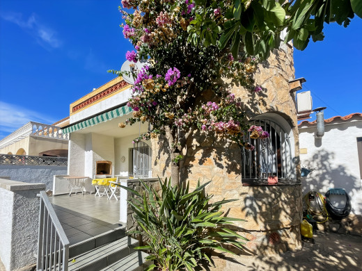 Maison à Empuriabrava avec jardin et garage