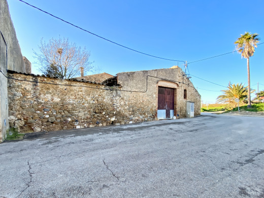 Maison historique à rénover à La Tallada d'Empordà