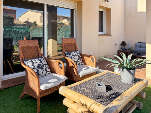 Modern house with garden and garage in Empuriabrava