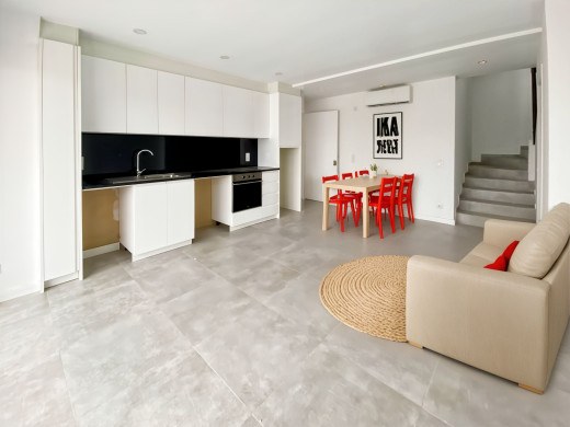Appartement neuf en duplex à 300m de la plage, à Roses