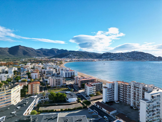 Appartement vue mer proche de la plage à Roses
