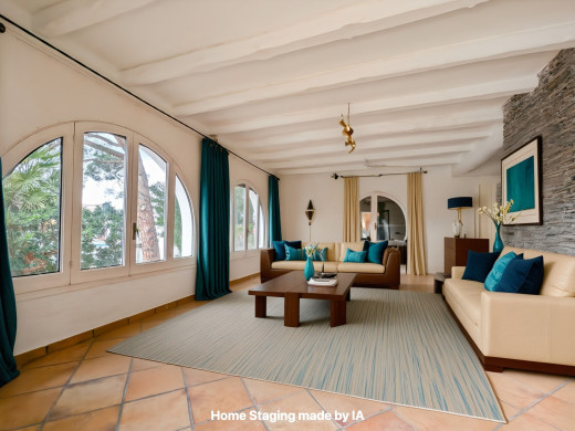 Villa mit 30m langem Bootsanleger, sehr nah am Strand