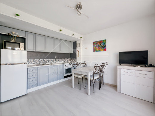 Appartement centre de Roses et 100 mètres de la plage