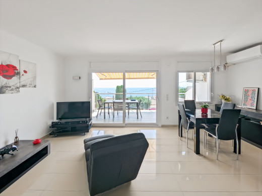 Wohnung, 250 m vom Strand von Canyelles entfernt, mit Privatparkplatz