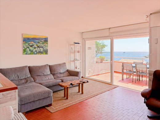 Appartment mit Meerblick und Privatparkplatz in Cadaqués, 200m vom Strand entfernt