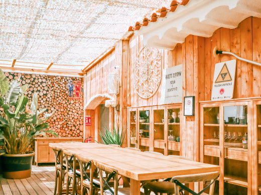 Kultige Restaurant-Bar mit exklusivem Konzept direkt am Meer