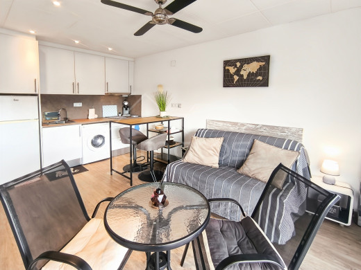 Renovated studio with canal views in Empuriabrava