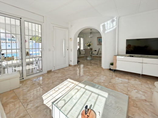 Casa, 4 dormitorios con piscina y garaje