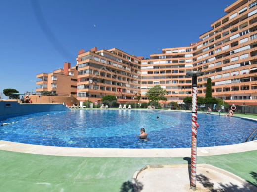 Wohnung mit Pool/Tennisplatz und Meerblick