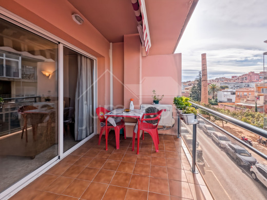 3-bedroom flat with terrace and unobstructed views in Figueres