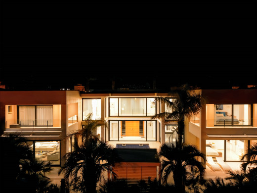 Exceptional villa with a 28 m mooring for sailboats / catamarans