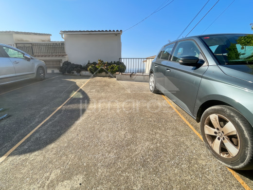 Apartment with sea view, tourist license, and parking in Roses