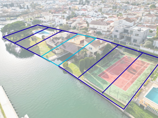 Parcela de 500m2 en el canal de Empuriabrava