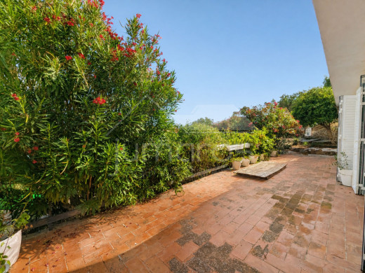 Appartement rénové avec une grande terrasse près de la plage à Llançà
