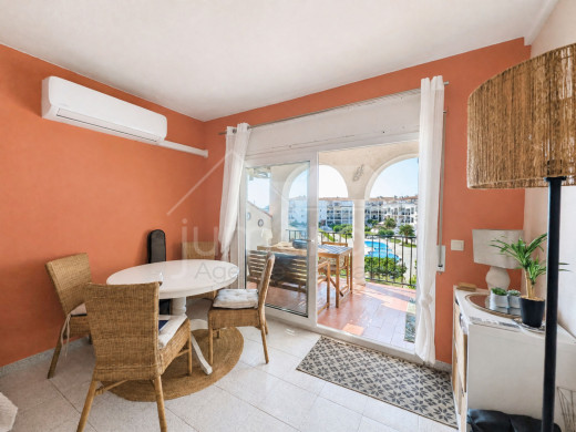 Appartement avec licence touristique, terrasse et piscine à Empuriabrava