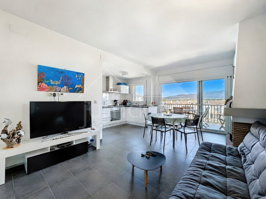 Renovated flat with mooring in Empuriabrava