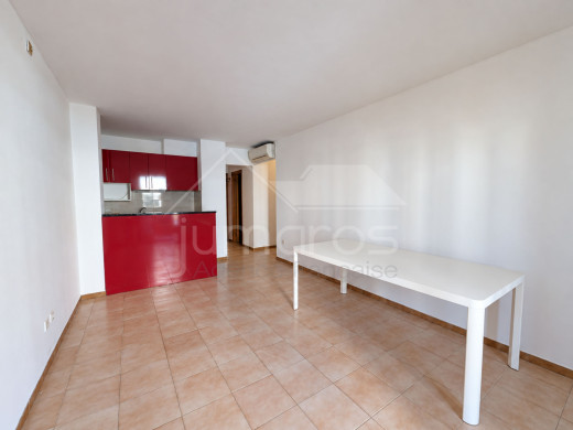 Appartement 2 chambres à rénover, piscine et parking à 100 m de la plage – Empuriabrava