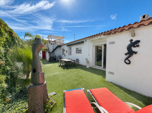 Ebenerdiges Haus mit Pool und Garten in Empuriabrava