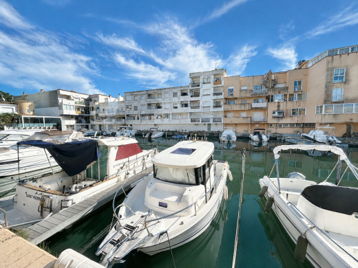 Maison avec amarre 8 x 4m et garage à Empuriabrava