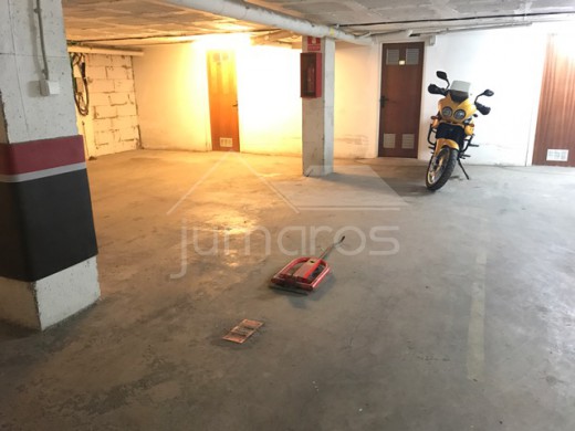 Parking avec cave en sous-terrain