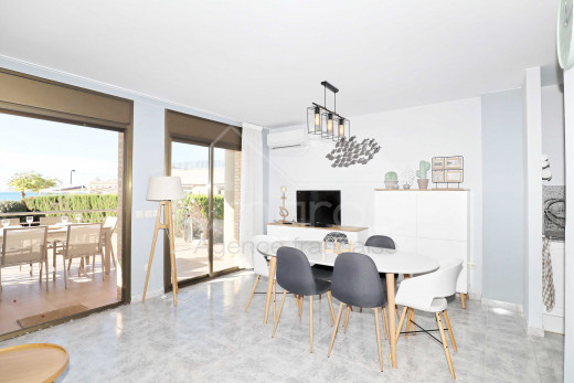 3 habitaciones, primera línea, vista mar, piscina y parking
