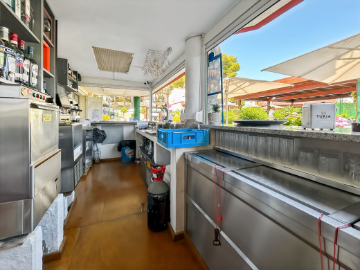 Immeuble avec licence touristique + restaurant à Llançà, Costa Brava