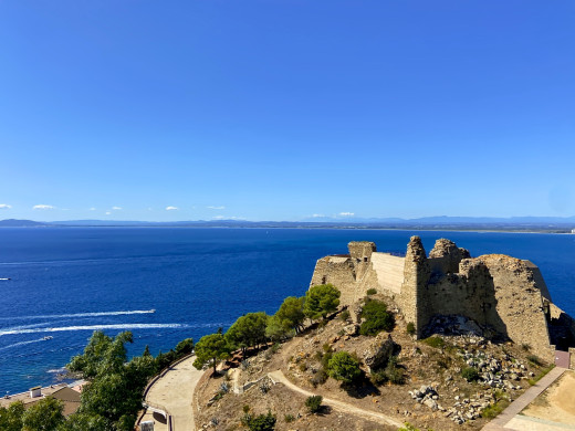 Villa de lujo con vistas panorámicas al mar y licencia turística en Roses