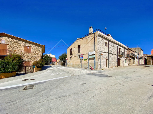 Maison traversante au coeur du village de Vilamaniscle, Espagne