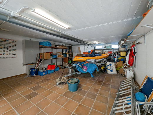 3 apartment building with garage and 20 m mooring in Empuriabrava
