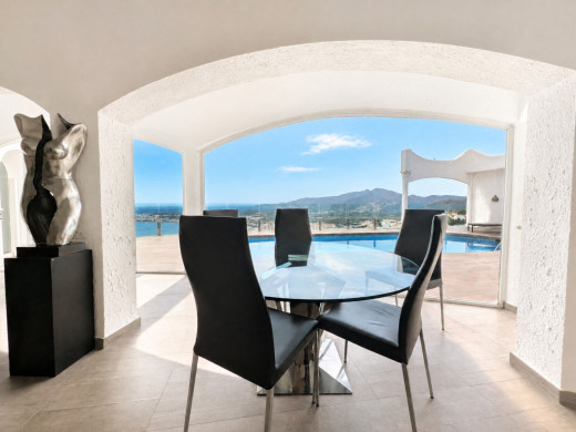 Villa excepcional con vistas panorámicas y total privacidad en Roses