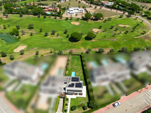 Villa with golf views in Peralada, swimming pool and lift