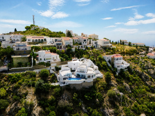 Villa excepcional con vistas panorámicas y total privacidad en Roses