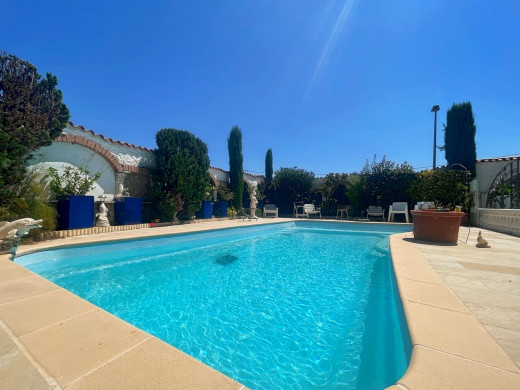 Belle maison avec piscine dans un quartier calme à Mas Boscà, Roses