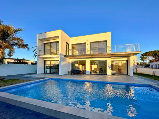 Villa moderne construite en 2020 à Empuriabrava