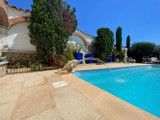 Belle maison avec piscine dans un quartier calme à Mas Boscà, Roses