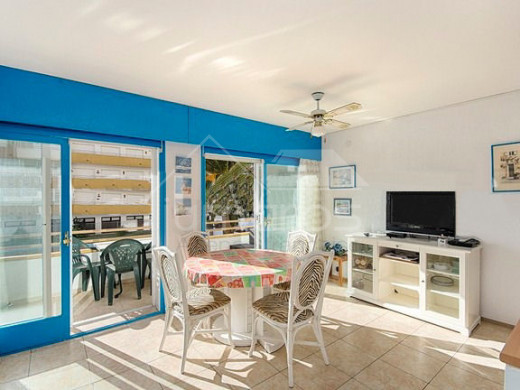Apartamento a 50m de la playa con piscina comunitaria