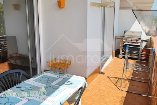 Apartamento de 2 habitaciones con amplia terraza a 5 minutos de la playa
