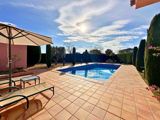 Villa de luxe avec piscine au Golf de Torremirona, Navata