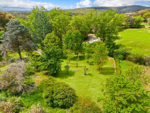 Farmhouse with outbuilding and 5000m2 of land in Catalonia