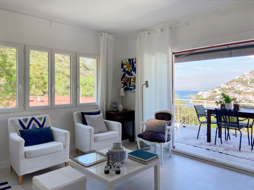 Belles vues mer: Maison avec garage et licence touristique à 300 m de la plage à Canyelles