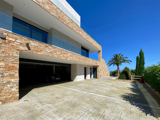 Luxury villa with impressive sea views on the first line in Llançà