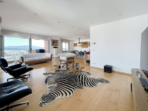Luxuswohnung in Figueres mit 2 Parkplätzen und Abstellraum