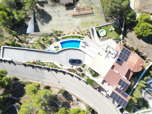 Villa de lujo con vistas panorámicas al mar y licencia turística en Roses