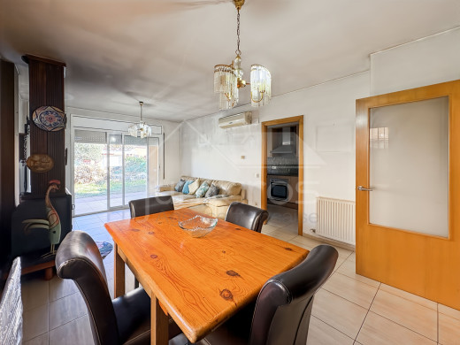 Maison en vente à Empuriabrava avec jardin et garage