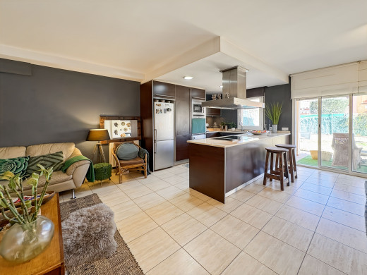 Modern house with garden and garage in Empuriabrava