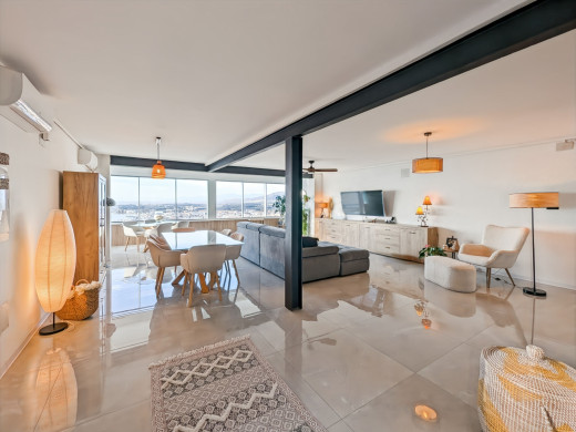 Appartement duplex moderne avec vue mer