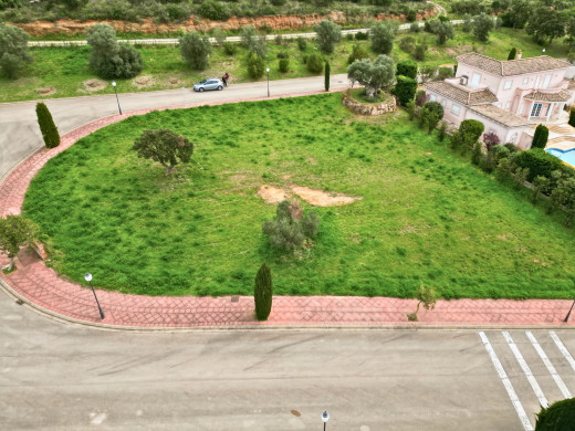 Parcela de 1.593 m² en venta en Golf de Peralada