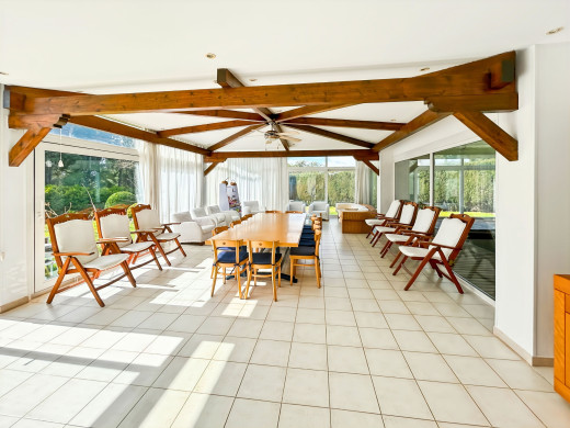 Ensemble immobilier à Roses, proche plage, avec licence touristique