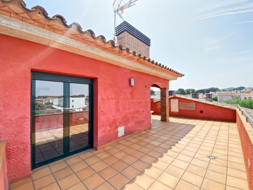 Haus mit Pool und großer Garage in L'Escala